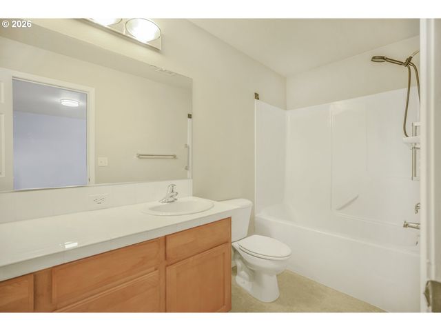 12675 Sw NIGHT HERON Ln 102, Beaverton, OR 97007