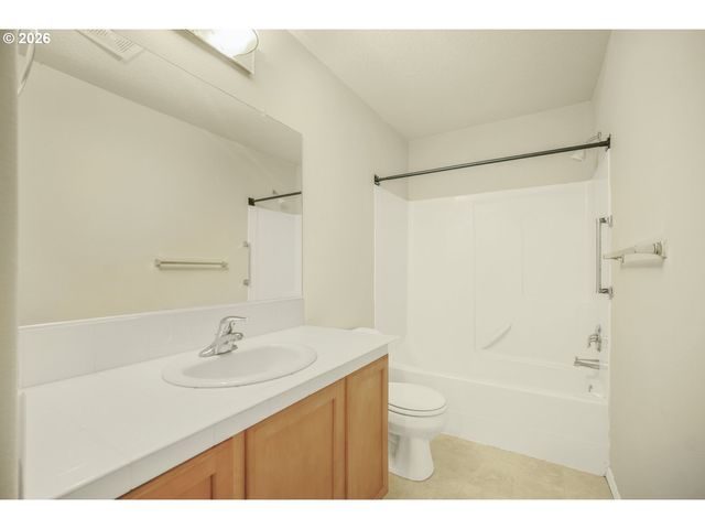 12675 Sw NIGHT HERON Ln 102, Beaverton, OR 97007
