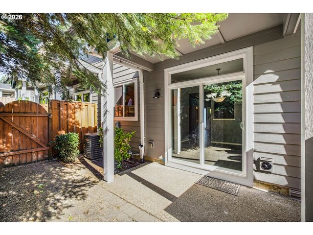 12675 Sw NIGHT HERON Ln 102, Beaverton, OR 97007