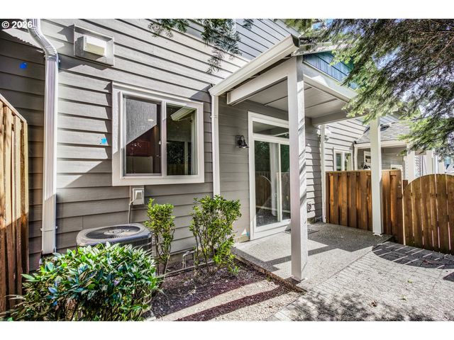 12675 Sw NIGHT HERON Ln 102, Beaverton, OR 97007