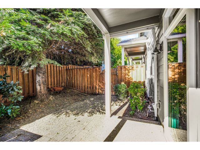 12675 Sw NIGHT HERON Ln 102, Beaverton, OR 97007