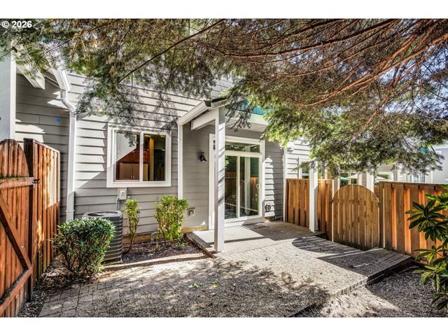 12675 Sw NIGHT HERON Ln 102, Beaverton, OR 97007