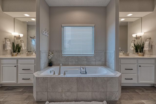 1954 CASTLE PEAK Loop NE, Rio Rancho, NM 87144