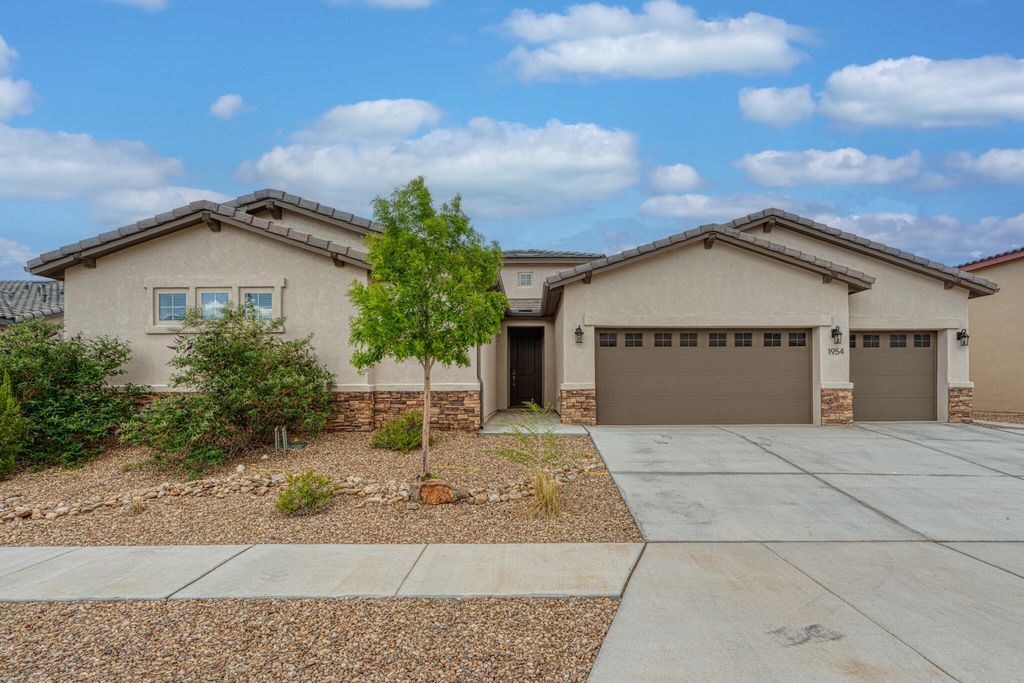 1954 CASTLE PEAK Loop NE, Rio Rancho, NM 87144