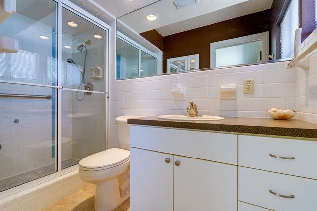 215 GARDEN CIRCLE, Belleair, FL 33756