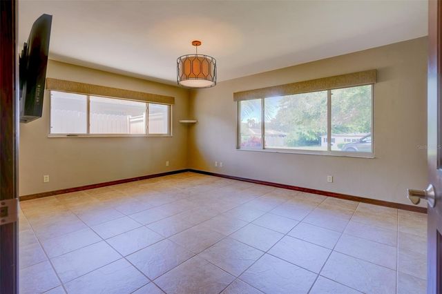 215 GARDEN CIRCLE, Belleair, FL 33756