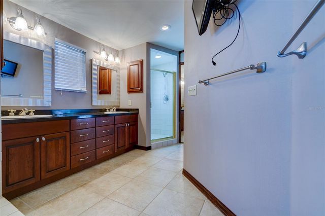 215 GARDEN CIRCLE, Belleair, FL 33756