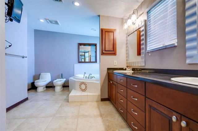 215 GARDEN CIRCLE, Belleair, FL 33756