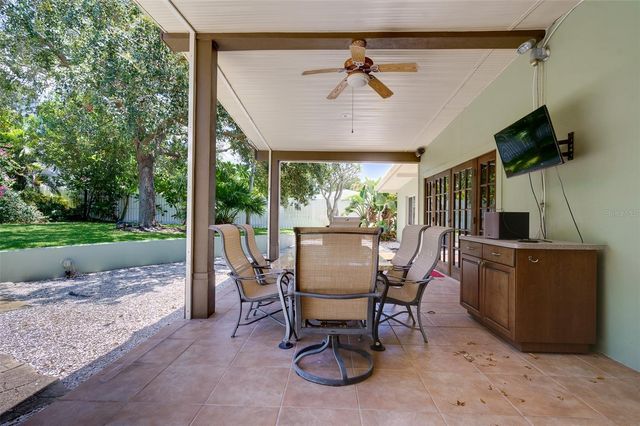 215 GARDEN CIRCLE, Belleair, FL 33756