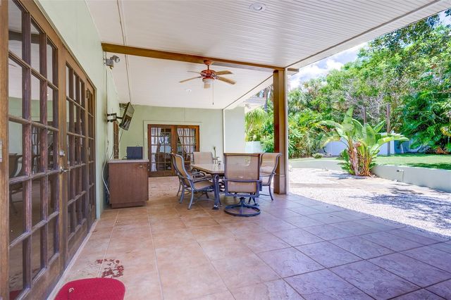 215 GARDEN CIRCLE, Belleair, FL 33756