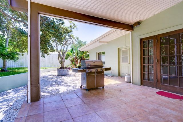 215 GARDEN CIRCLE, Belleair, FL 33756