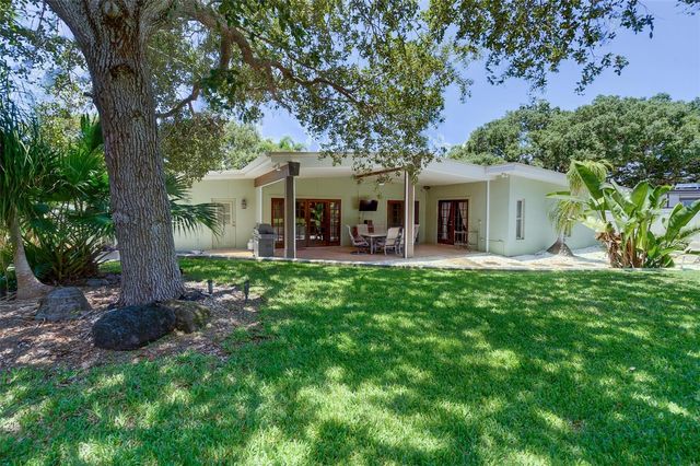 215 GARDEN CIRCLE, Belleair, FL 33756