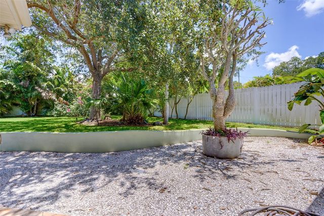 215 GARDEN CIRCLE, Belleair, FL 33756