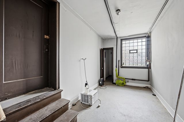 4520 W Jackson Boulevard, Chicago, IL 60624