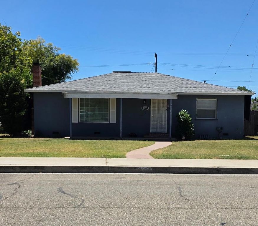 Image 1 of property listing at 2105 Cypress Street, Selma, CA 93662