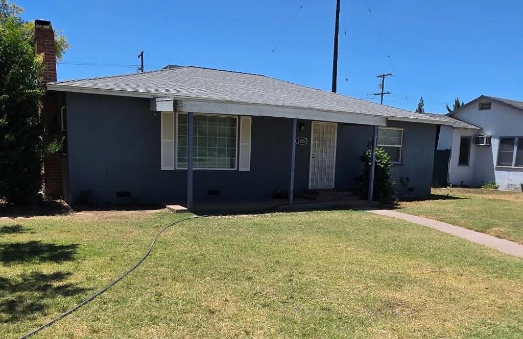 Image 2 of property listing at 2105 Cypress Street, Selma, CA 93662