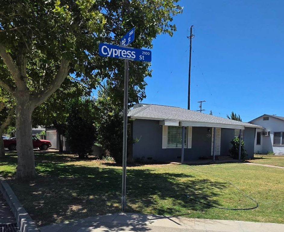 Image 3 of property listing at 2105 Cypress Street, Selma, CA 93662