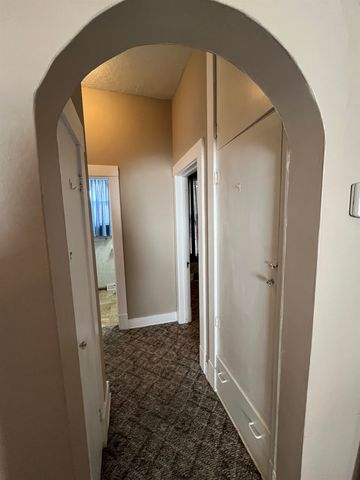 223 S 10th St, Salina, KS 67401