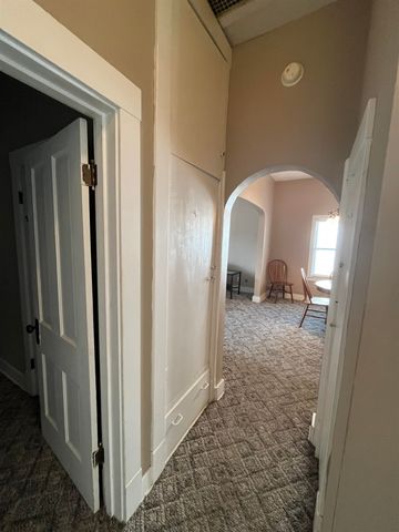 223 S 10th St, Salina, KS 67401