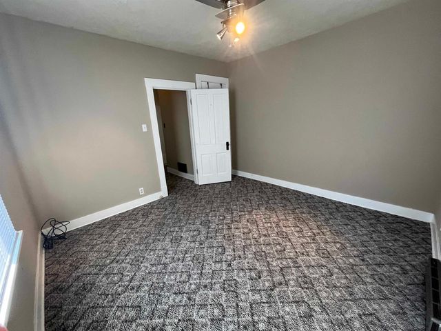 223 S 10th St, Salina, KS 67401