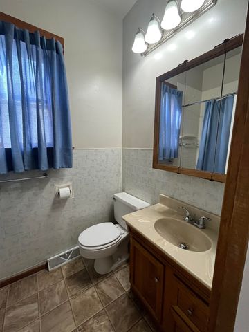 223 S 10th St, Salina, KS 67401