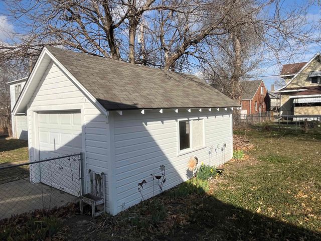 223 S 10th St, Salina, KS 67401