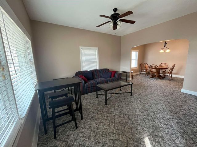 223 S 10th St, Salina, KS 67401