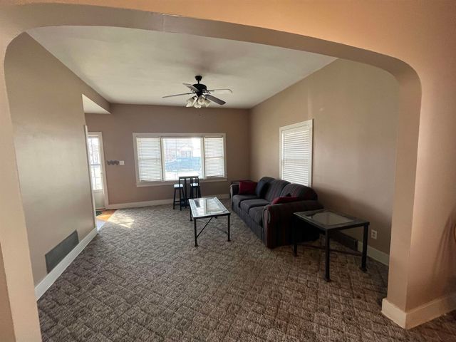 223 S 10th St, Salina, KS 67401