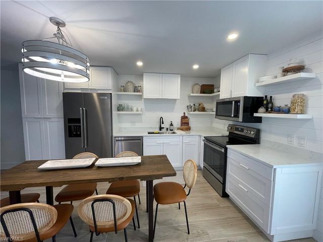 1417 Chesapeake AVE # 101, Naples, FL 34102