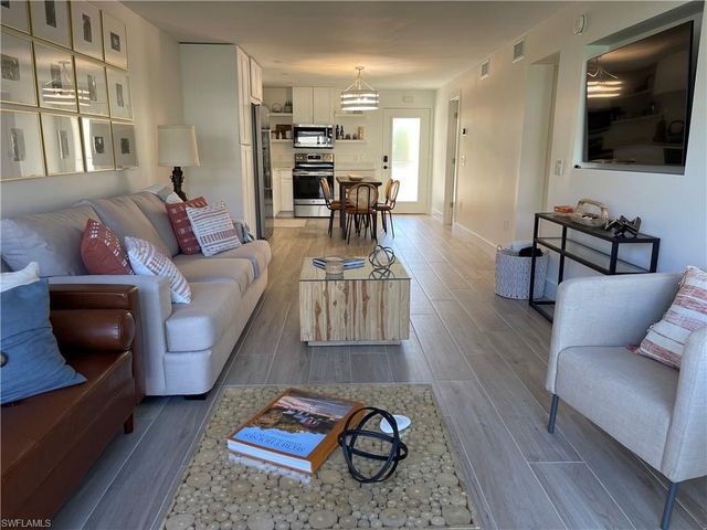 1417 Chesapeake AVE # 101, Naples, FL 34102