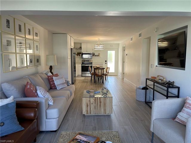 1417 Chesapeake AVE # 101, Naples, FL 34102