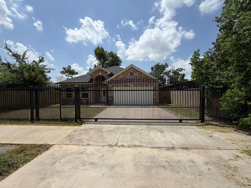 9426 Nyssa Street, Houston, TX 77078