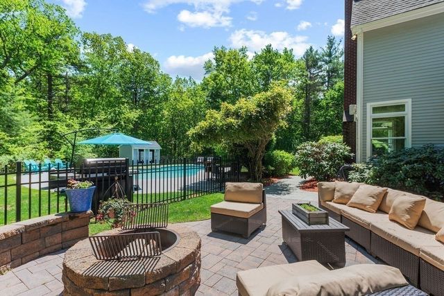 11 Windsor Dr, Foxboro, MA 02035