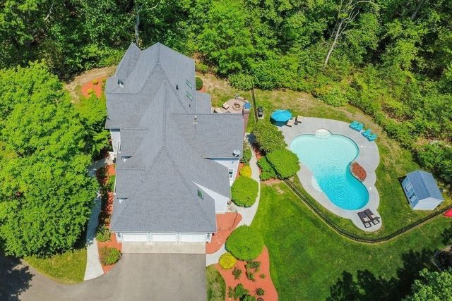 11 Windsor Dr, Foxboro, MA 02035