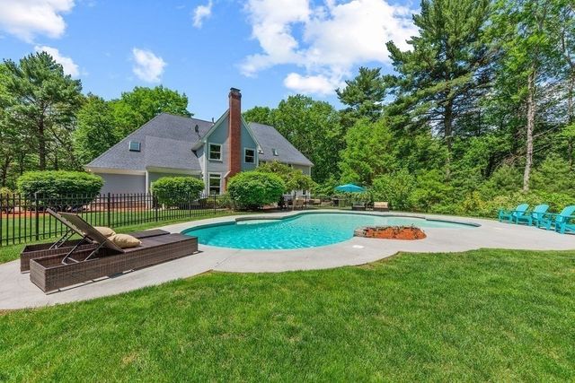 11 Windsor Dr, Foxboro, MA 02035