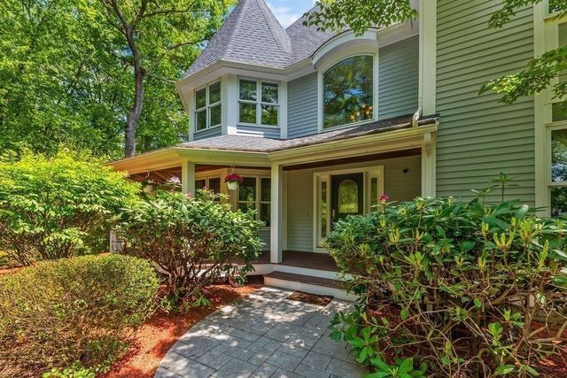11 Windsor Dr, Foxboro, MA 02035