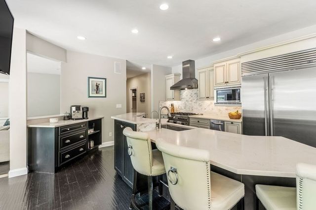11 Windsor Dr, Foxboro, MA 02035
