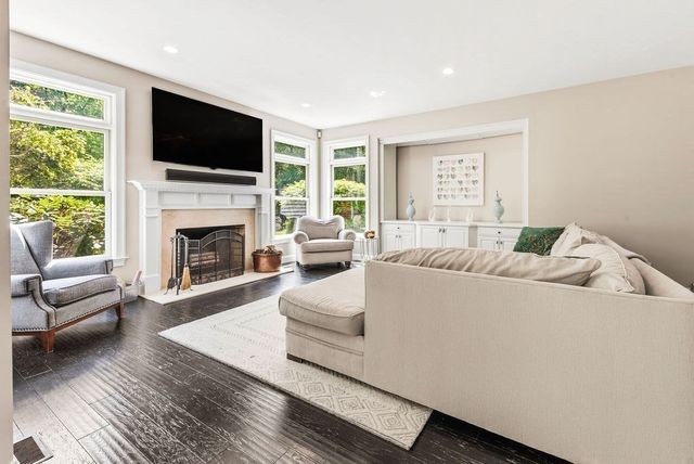 11 Windsor Dr, Foxboro, MA 02035