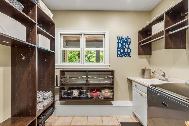 11 Windsor Dr, Foxboro, MA 02035