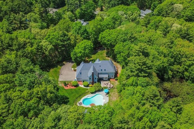 11 Windsor Dr, Foxboro, MA 02035