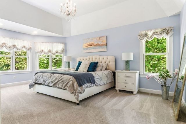 11 Windsor Dr, Foxboro, MA 02035