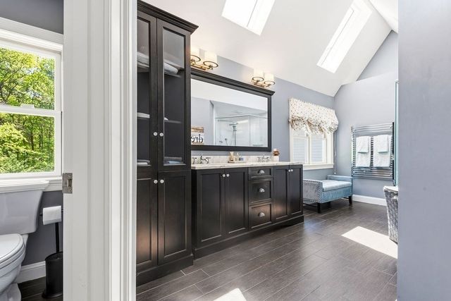 11 Windsor Dr, Foxboro, MA 02035