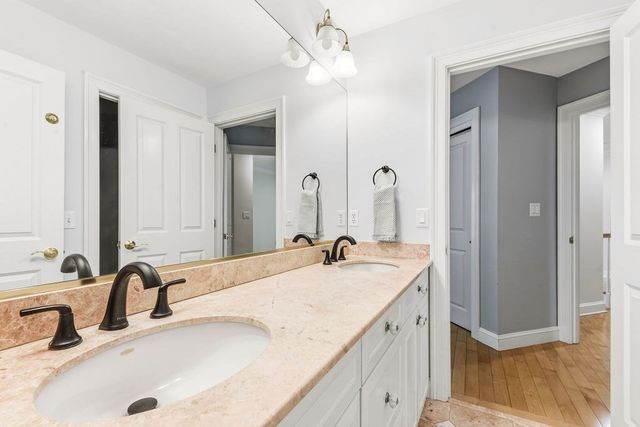 11 Windsor Dr, Foxboro, MA 02035
