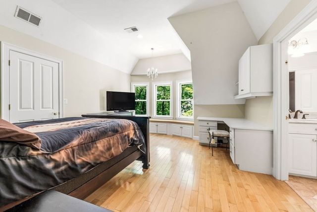 11 Windsor Dr, Foxboro, MA 02035