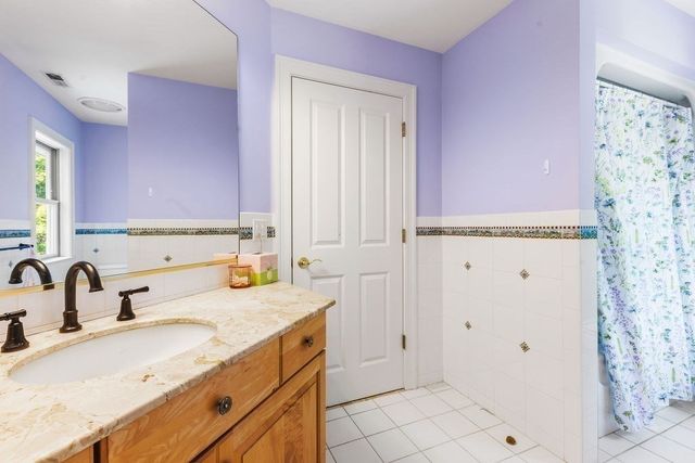 11 Windsor Dr, Foxboro, MA 02035
