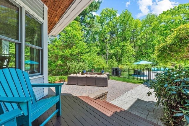 11 Windsor Dr, Foxboro, MA 02035