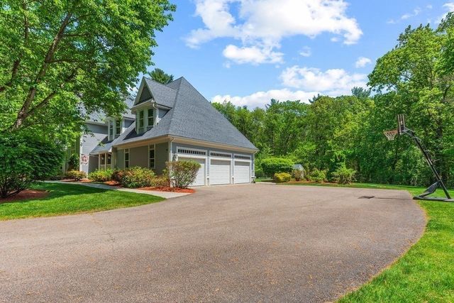 11 Windsor Dr, Foxboro, MA 02035