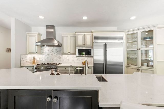 11 Windsor Dr, Foxboro, MA 02035