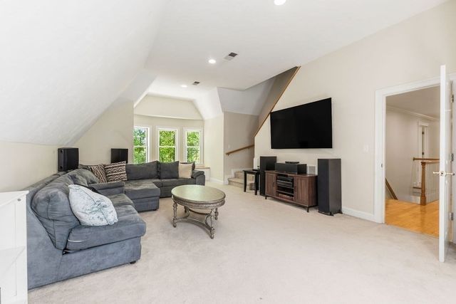 11 Windsor Dr, Foxboro, MA 02035