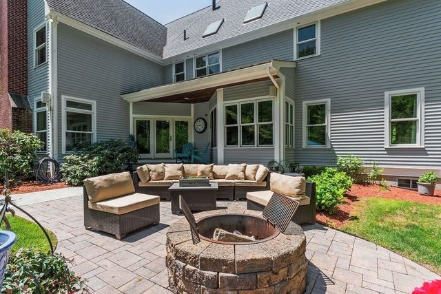 11 Windsor Dr, Foxboro, MA 02035